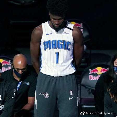 黑人球星拒绝下跪,球衣销量暴涨