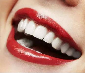 门牙黄变白的简单方法,牙黄怎么弄都不白咋办