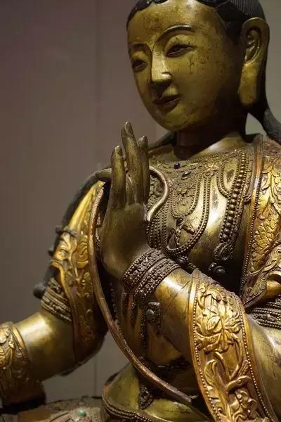 清代铜鎏金佛像的鉴定,清代铜鎏金无量寿佛像