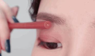 吴谨言迪丽热巴对比惨烈，热巴年纪更小却因这个bug显老10岁？