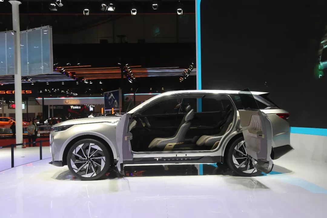 美女、名车，你要谁？老司机：我都要了！