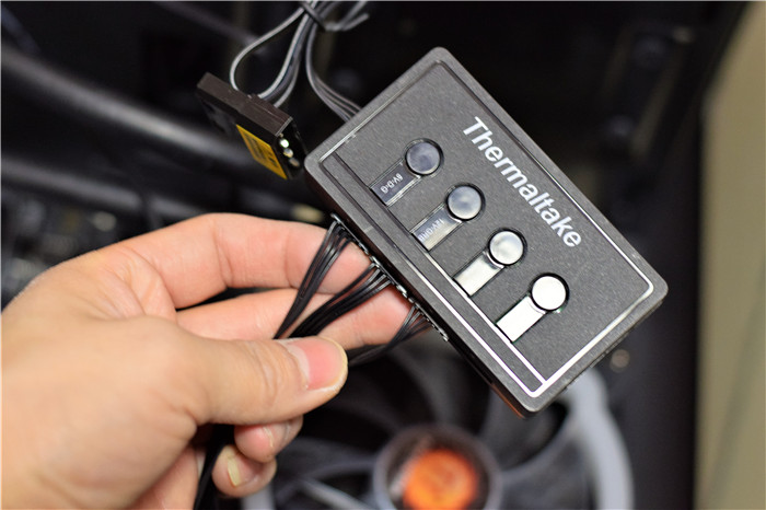 tt冰龙240水冷是12v的还是5v的,一体水冷怎么选择