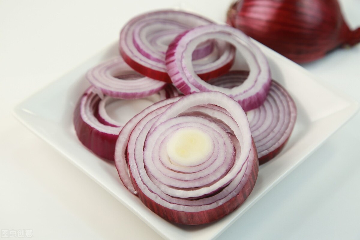 养宠经验分享：泰迪尿里带血怎么回事，能治好吗