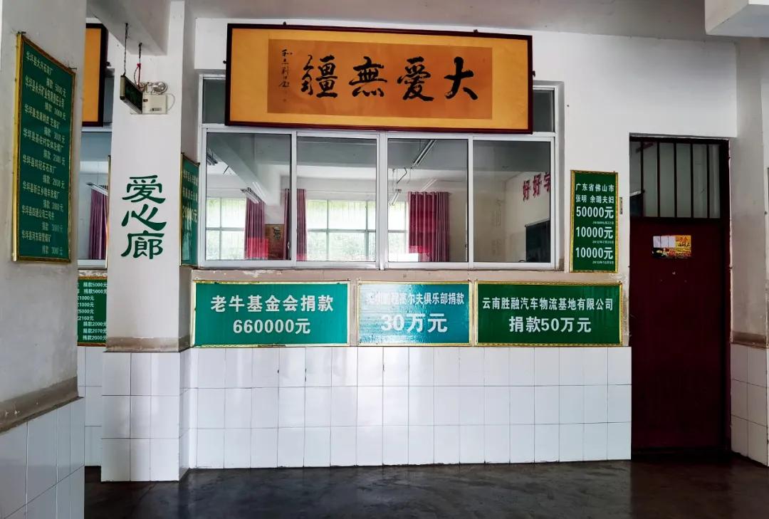 靠唱红歌、苦学，她让1800多名穷女孩考上大学，张桂梅的神话能复制吗？