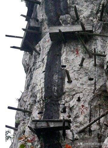 四川地下挖出汉墓,四川石棺古墓