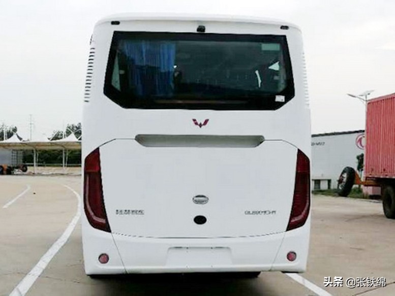 五菱柴油轻卡3.8米新车价格,五菱尺寸最大的面包车