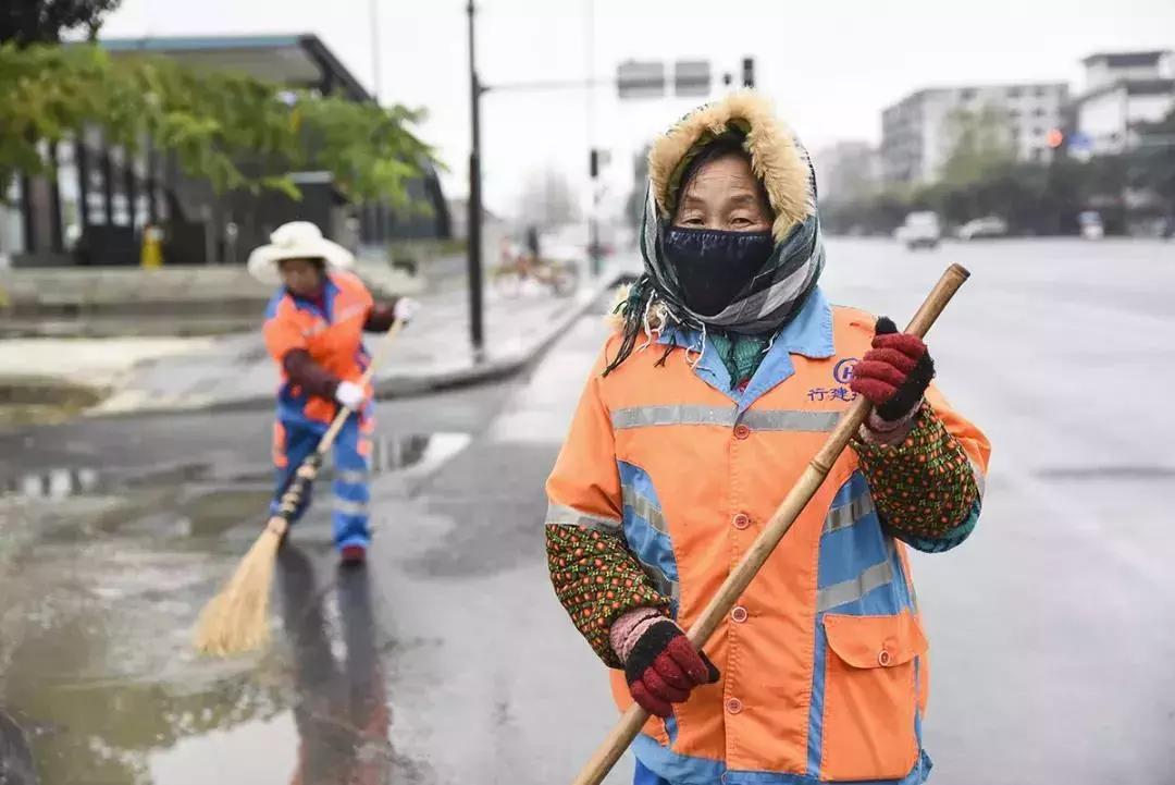 城管人坚守的身影让城市更加美丽,关注城管