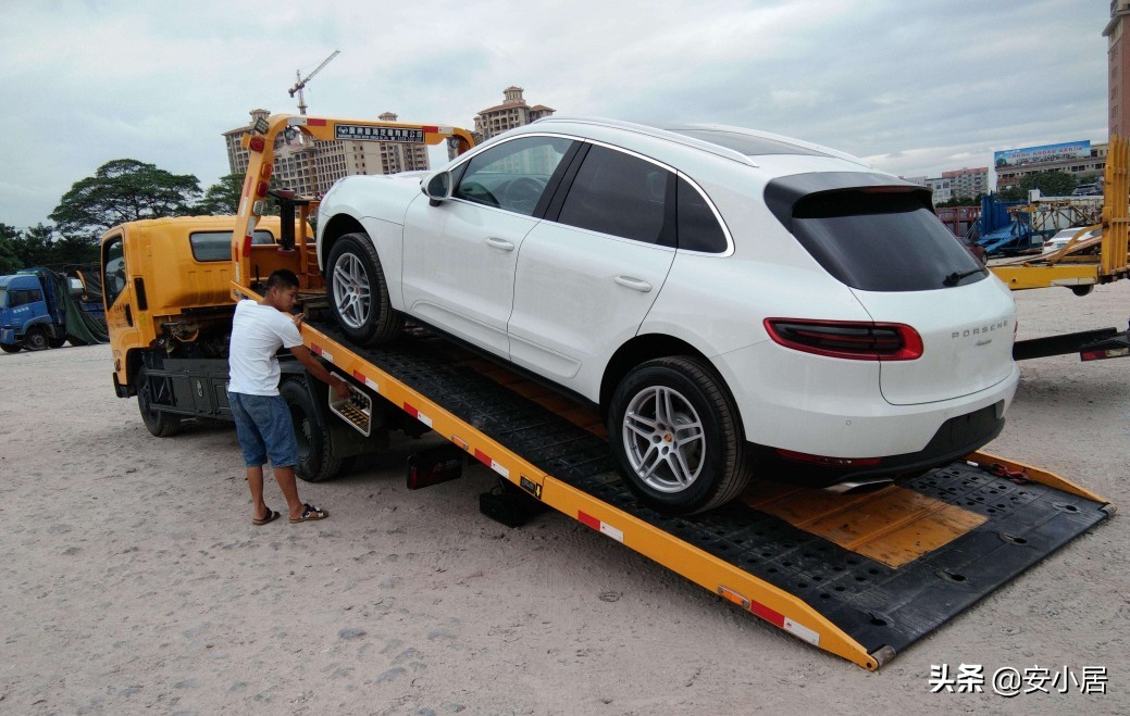 车被堵了又着急办事怎么办,车子在小区被堵了以后打什么电话