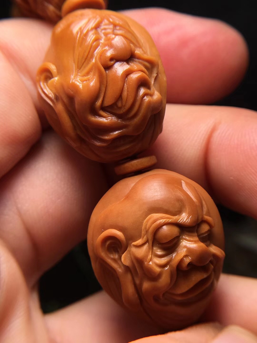 橄榄核十八罗汉手串怎么穿好盘玩,猴头手串和橄榄核手串哪个好盘