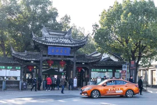 与其纠结于过去不如活在当下,与其兜兜转转不如再来一次