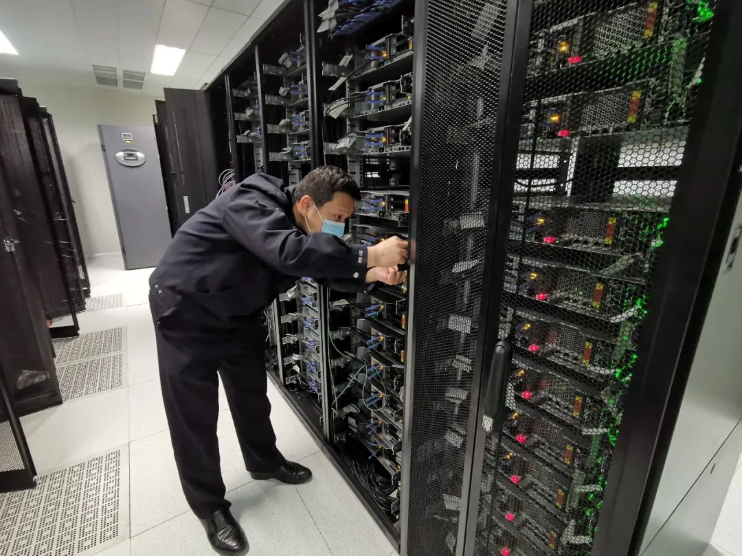 一天到晚都不回家,一天到晚不回家你们警察都忙啥呢