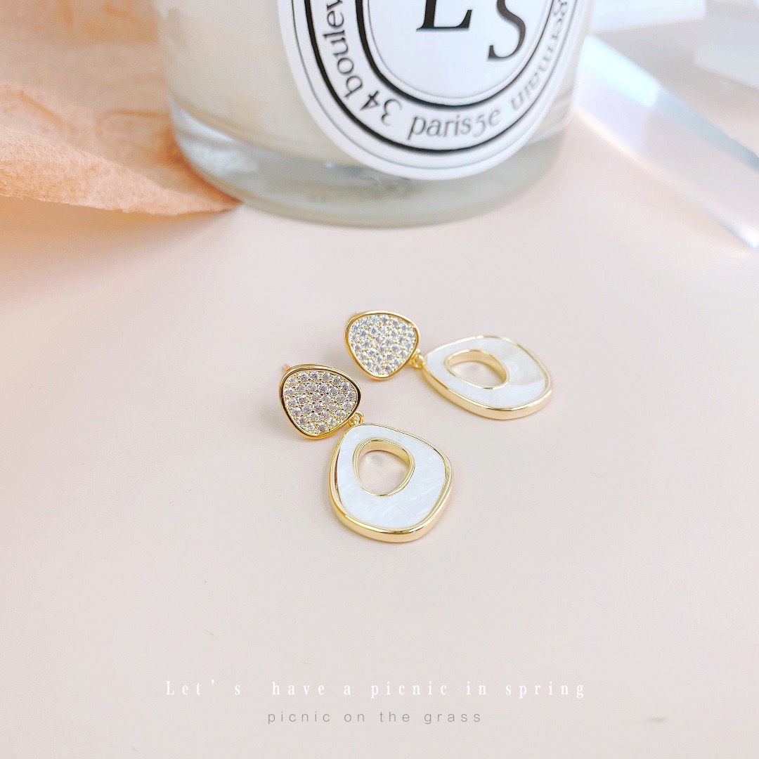 在实体店卖饰品赚钱吗,卖饰品挣钱去哪里进货