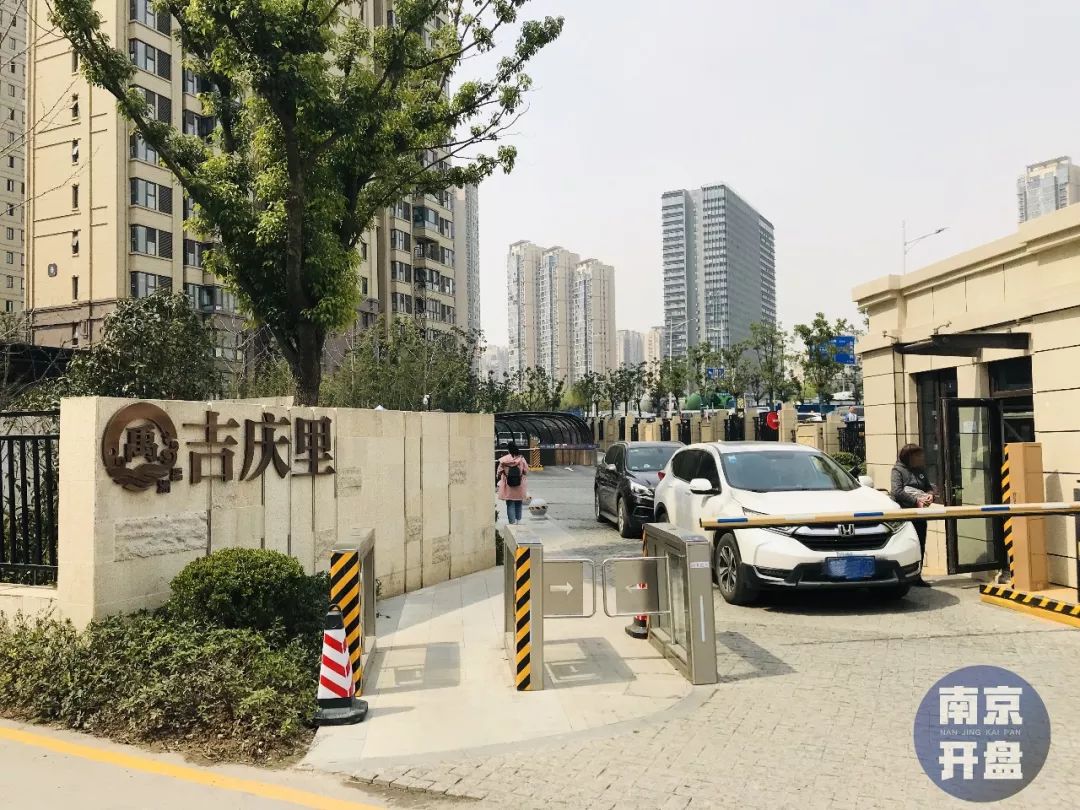 南京虹悦城附近房价,一路之隔房价差2万