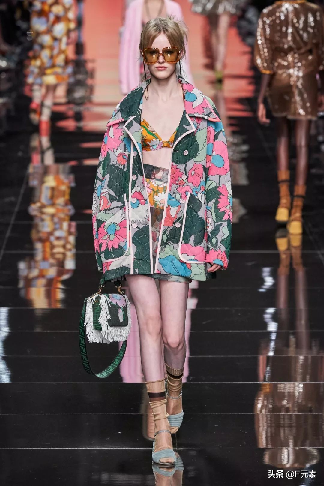 芬迪皮草中古,芬迪皮草经典款式是什么颜色的呢