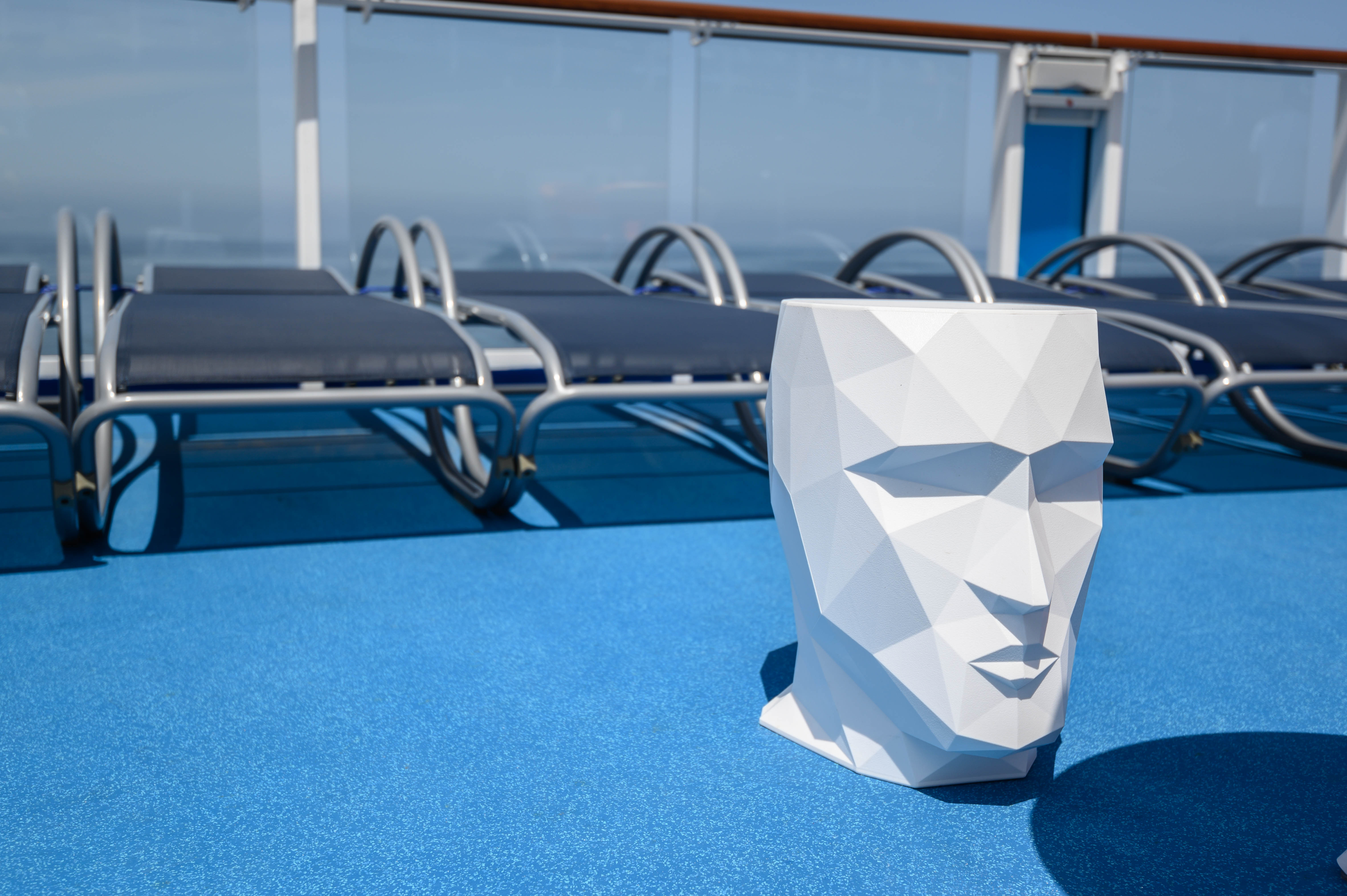 世界第一艘豪华邮轮,世界最大豪华邮轮首航