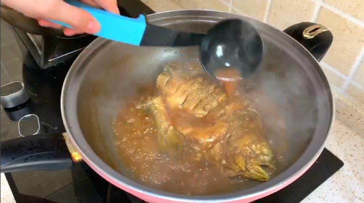 大厨教你怎么做鱼看着就很有食欲,无论炖什么鱼记住这2个步骤