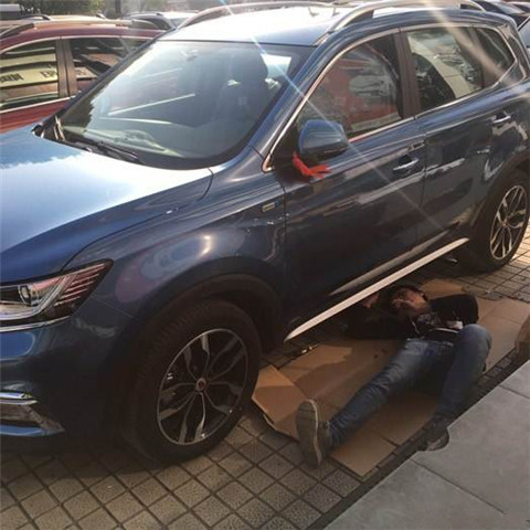 越来越多人都决定拆掉脚踏板,然后装这个性工具,特别显高档