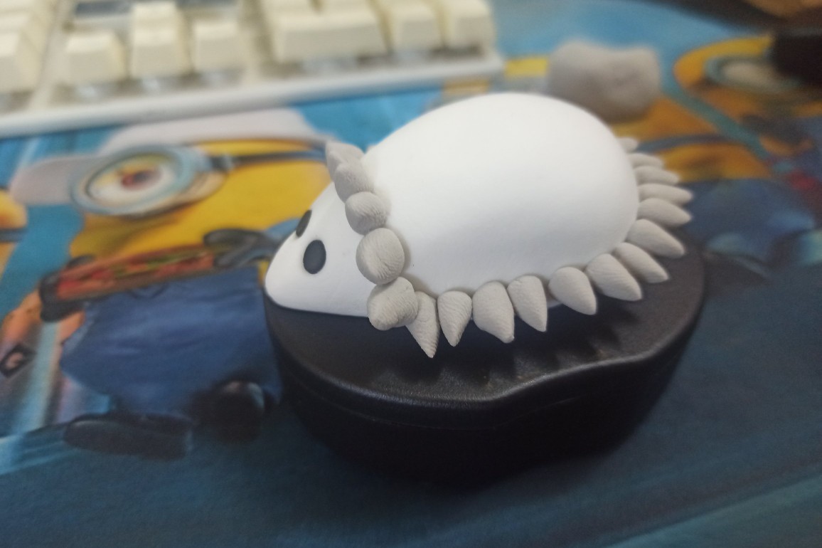 用超轻粘土做的超可爱小刺猬,超轻黏土和松果做刺猬