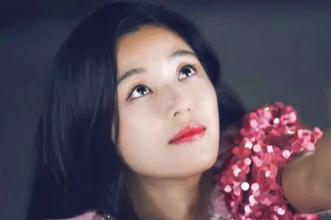 蓝色大海的传说全智贤穿搭玫红色,全智贤蓝色大海的传说眼泪变珍珠