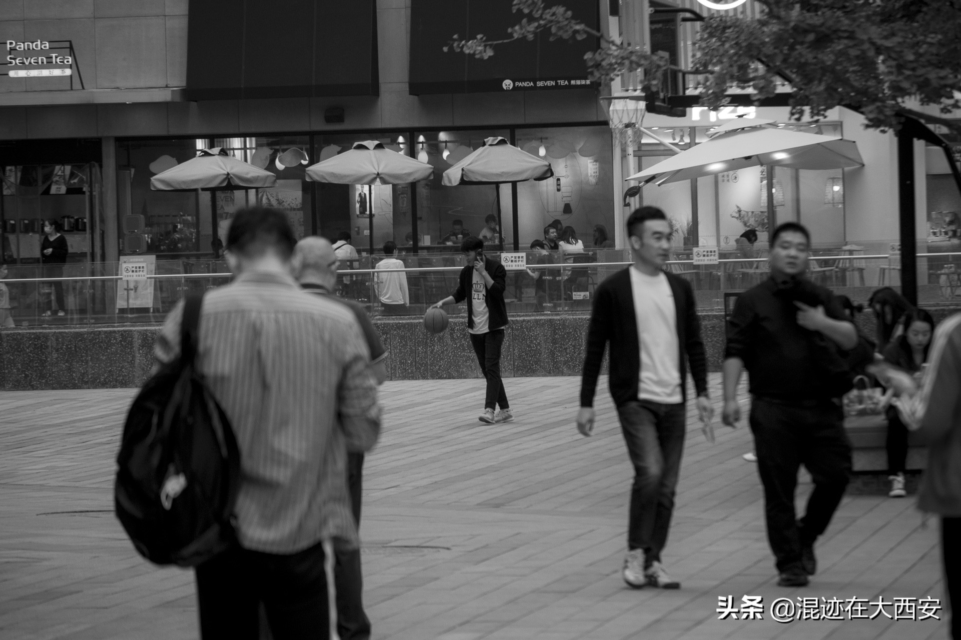 西安中贸广场夜景图,西安中贸广场攻略