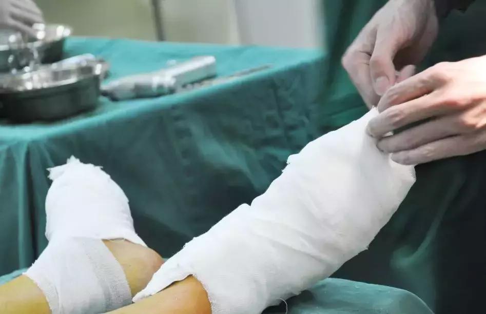 痛风脚踝有痛风石怎样才能变小,痛风石是引起痛风的根本原因吗