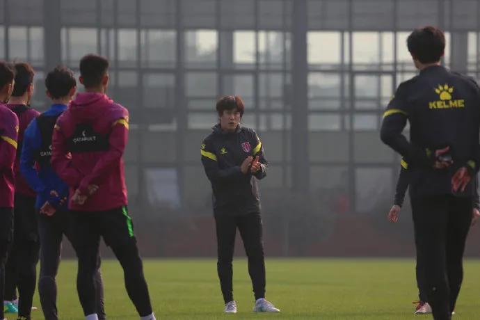 瀛斿崱鍔犵洘鎭掑ぇ瓒崇悆,瀛斿崱鍔犵洘涓秴