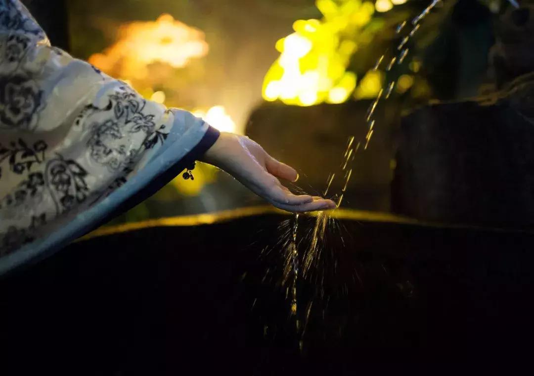 请问你对七情六欲怎么理解的,给我解释一下什么叫七情六欲