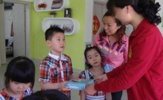 幼师不建议孩子上幼儿园,为什么老师不建议3岁上幼儿园