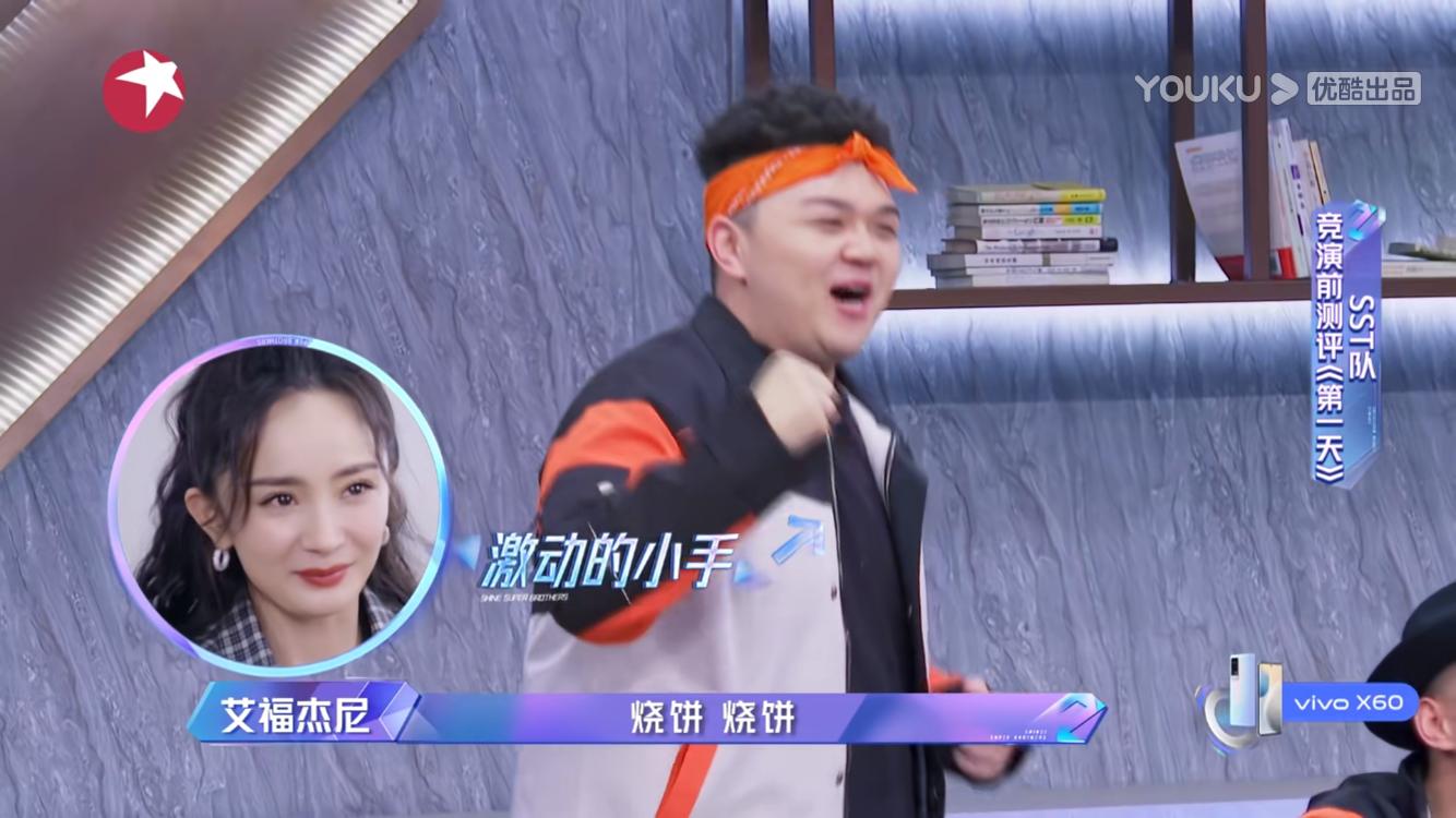 无颜、哑嗓、广场舞水平的搞笑担当烧老师凭啥得“小考”第一？