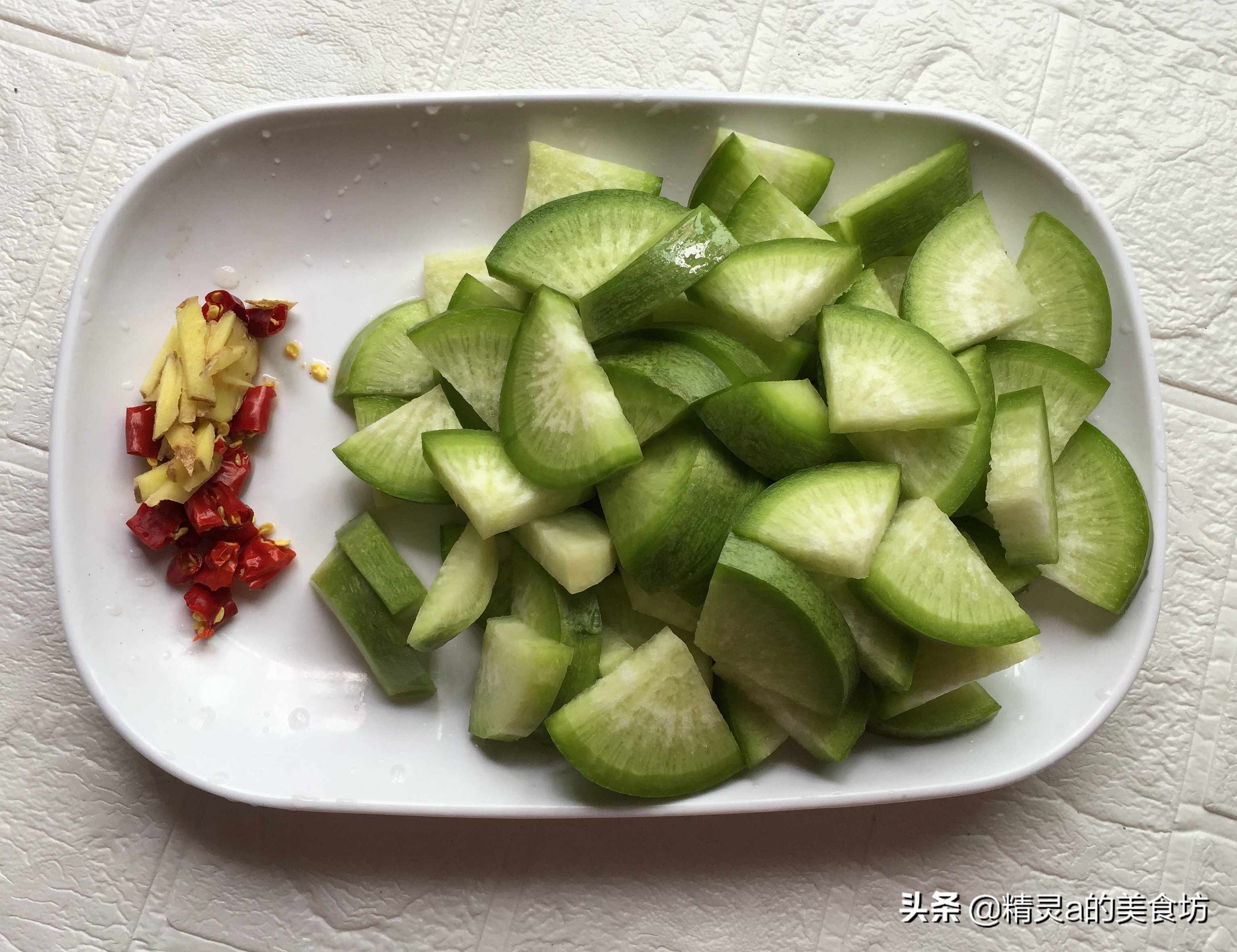 换个方法吃草鱼，配它一起炖，营养美味，一周做三回，餐餐一扫光