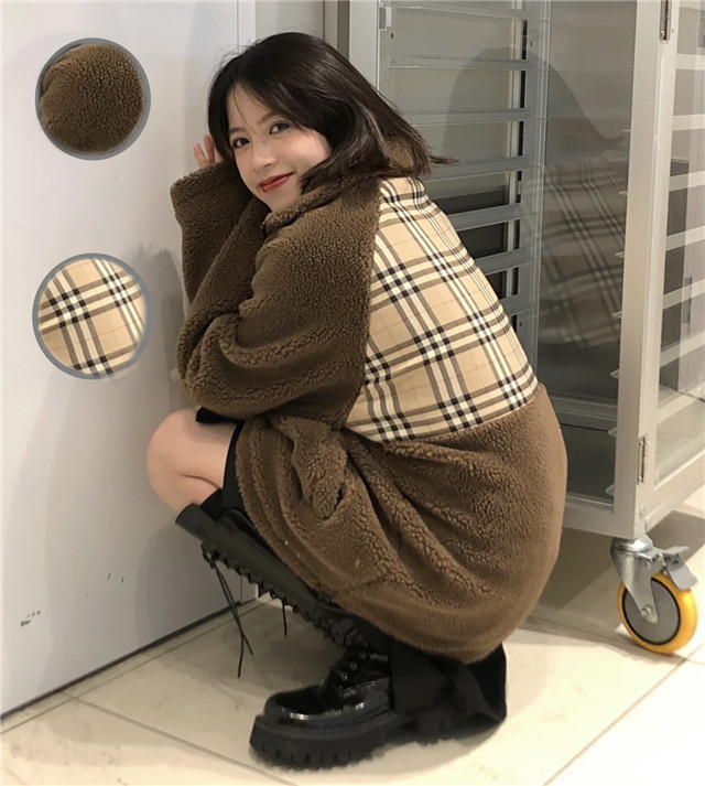 今年流行款羊羔绒羽绒服拼接的,比羽绒服更保暖的羊羔毛外套