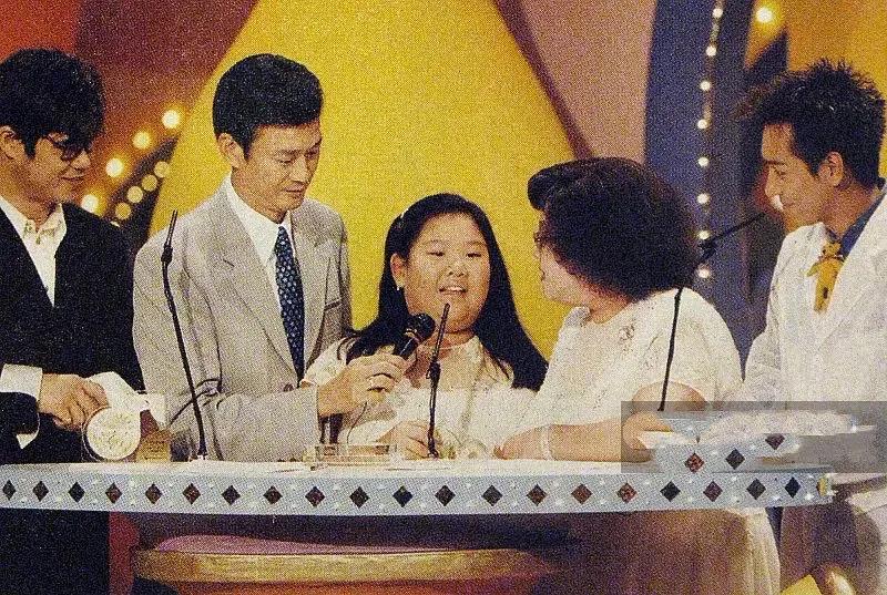 沈殿霞追思会上郑欣宜替父亲解围,郑欣宜已经继承肥姐遗产了吗