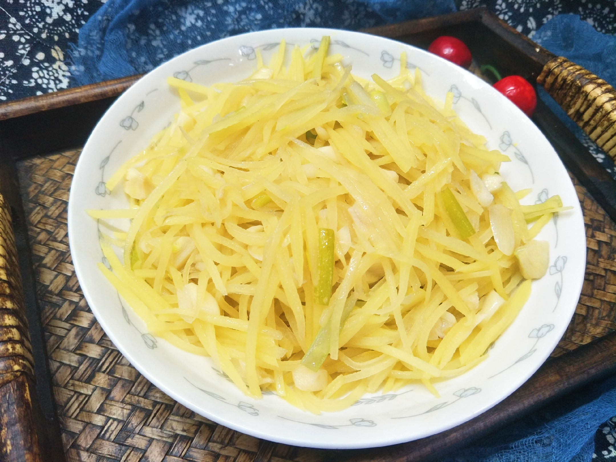 炒土豆丝为什么要放醋才脆,炒土豆丝怎么放盐