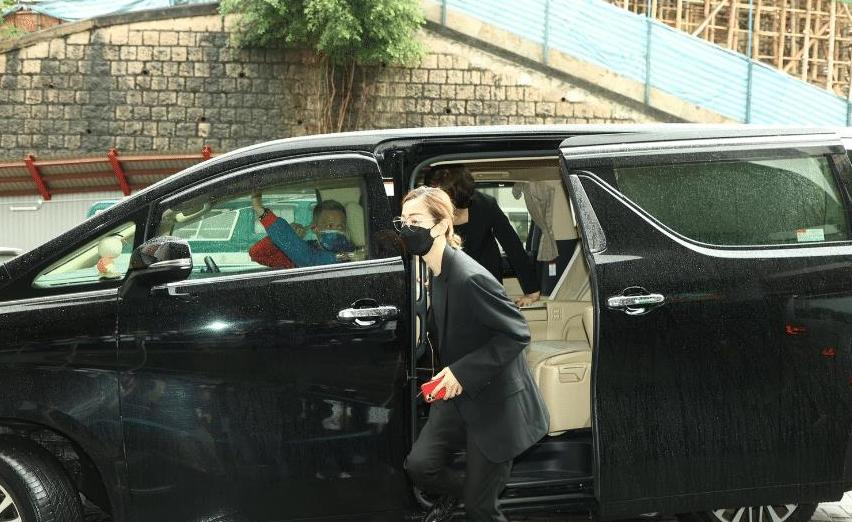 莫文蔚代言过的汽车品牌,莫文蔚骑的摩托车