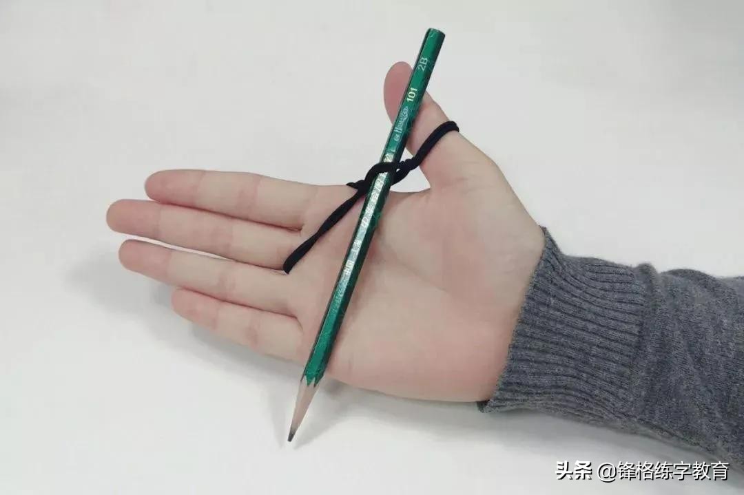 孩子握笔姿势不正确怎么纠正,孩子的握笔方式不正确怎么办