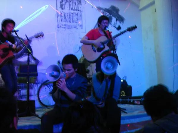 很够力!很劲!那些年在现场听“五条人”的音乐会