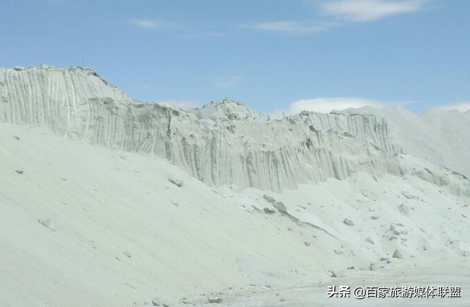 从乾隆年间就开始开采的高原盐湖，如今依然畅销全国，甚至国外