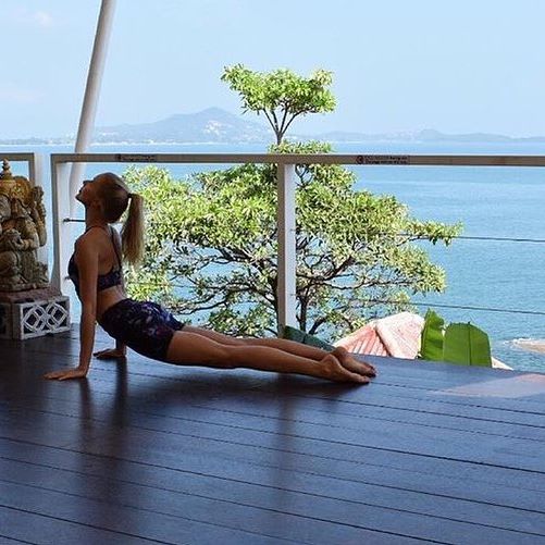 缓解腰部疼痛的瑜伽体式,解决办公室久坐的瑜伽动作