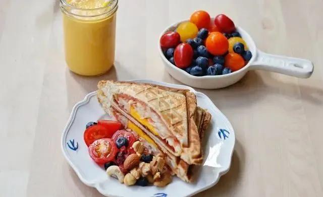 中国妈妈和日本妈妈比赛晒早餐，网友：真羡慕，难怪幸福感满满