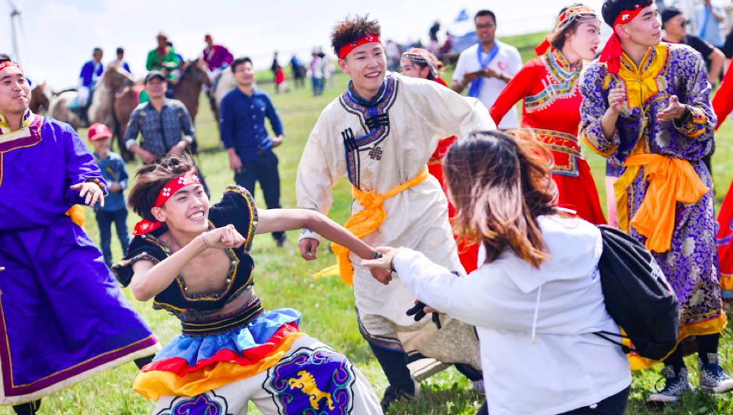 我和2000多名领克车主，驰骋在草原上