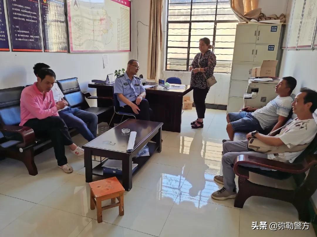 他身患癌症仍心系群众，体埋化疗针管坚守岗位服务群众