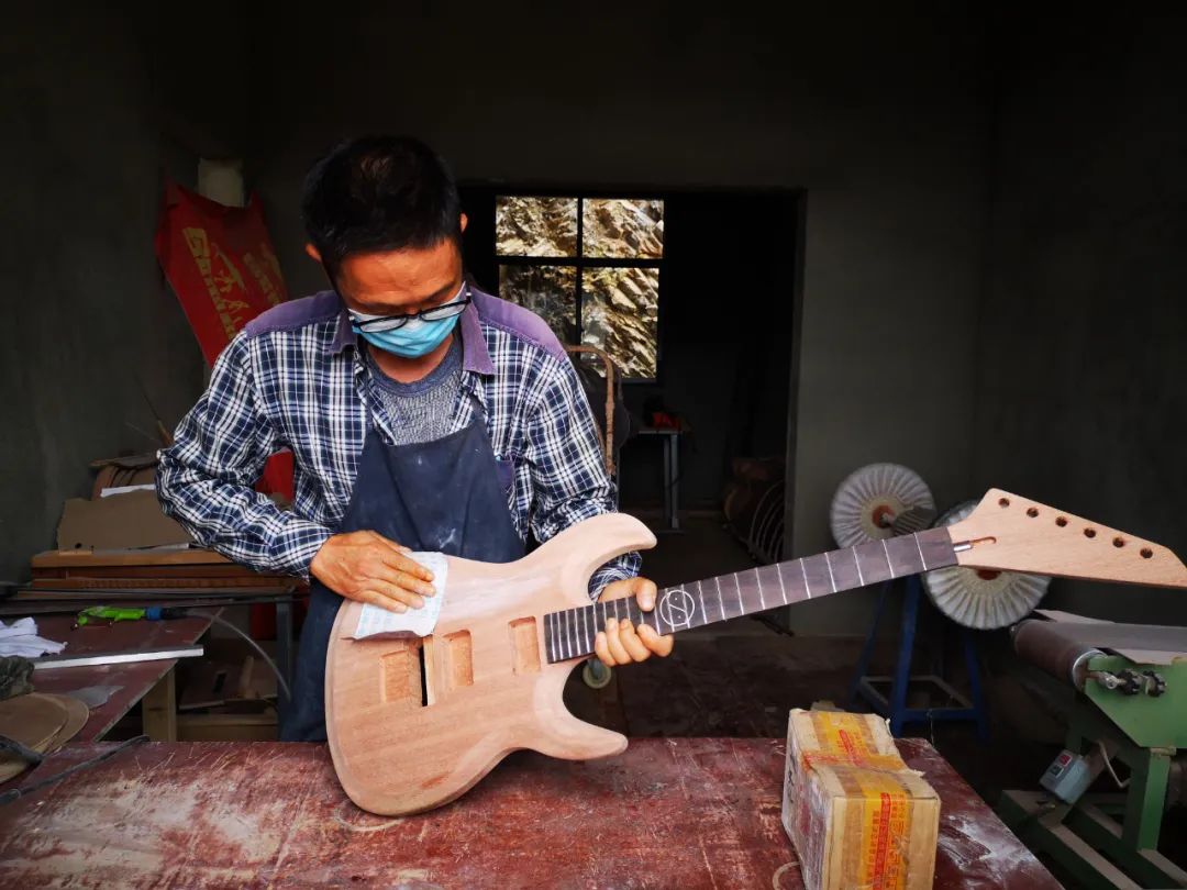 张家界吉他手工制作,张家界手工吉他
