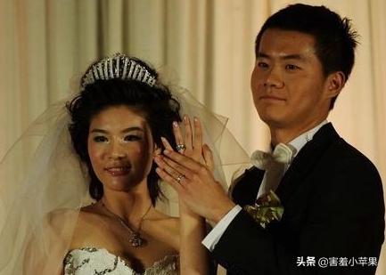 国足男足太太团,难道中国男足没有女足强吗