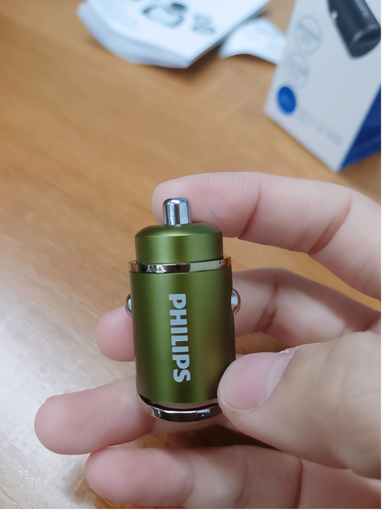 绿联和飞利浦的车载充电器哪个好,飞利浦车载充电器质量怎么样