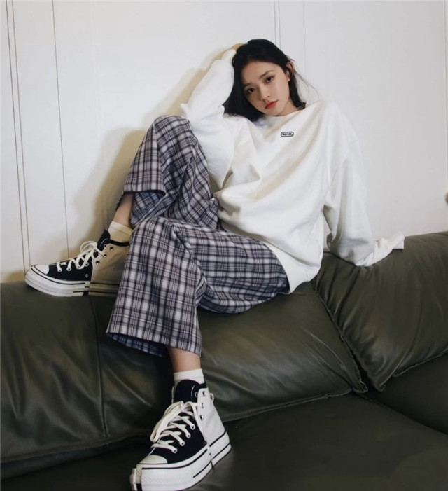 肩宽的女生应该穿什么类型的衣服,肩宽的女生选礼服