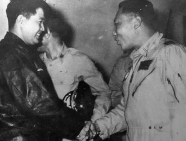 55年前李显斌驾机叛逃，在台湾获奖280万，娶美女为妻，最后怎样