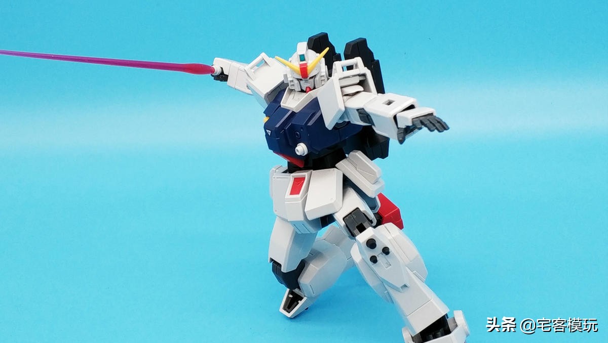 模玩机设：“爱娜，我喜欢你！”HG新生陆战型高达