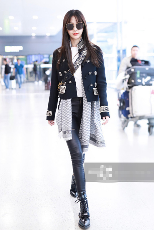 angelababy街拍羽绒服,dior围巾angelababy