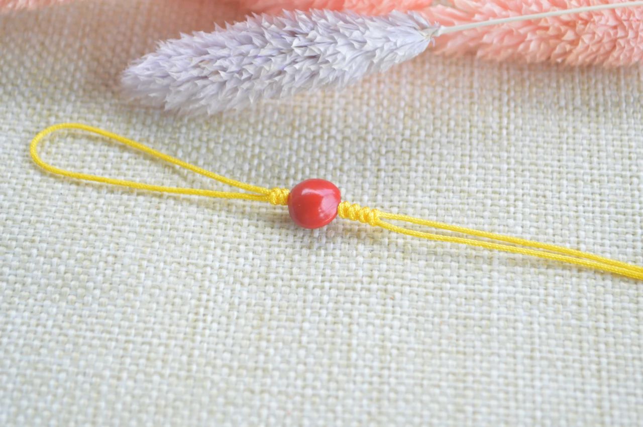 教大家编织一款手机链,手机链编织教程简单好看