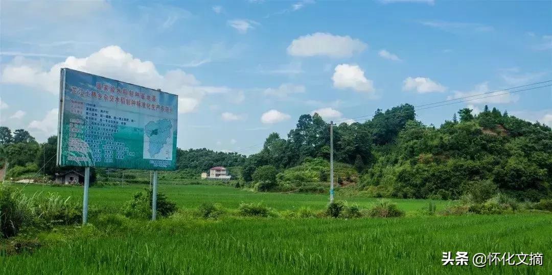 千年古苗寨老家寨全景,贵州千户苗寨农户家